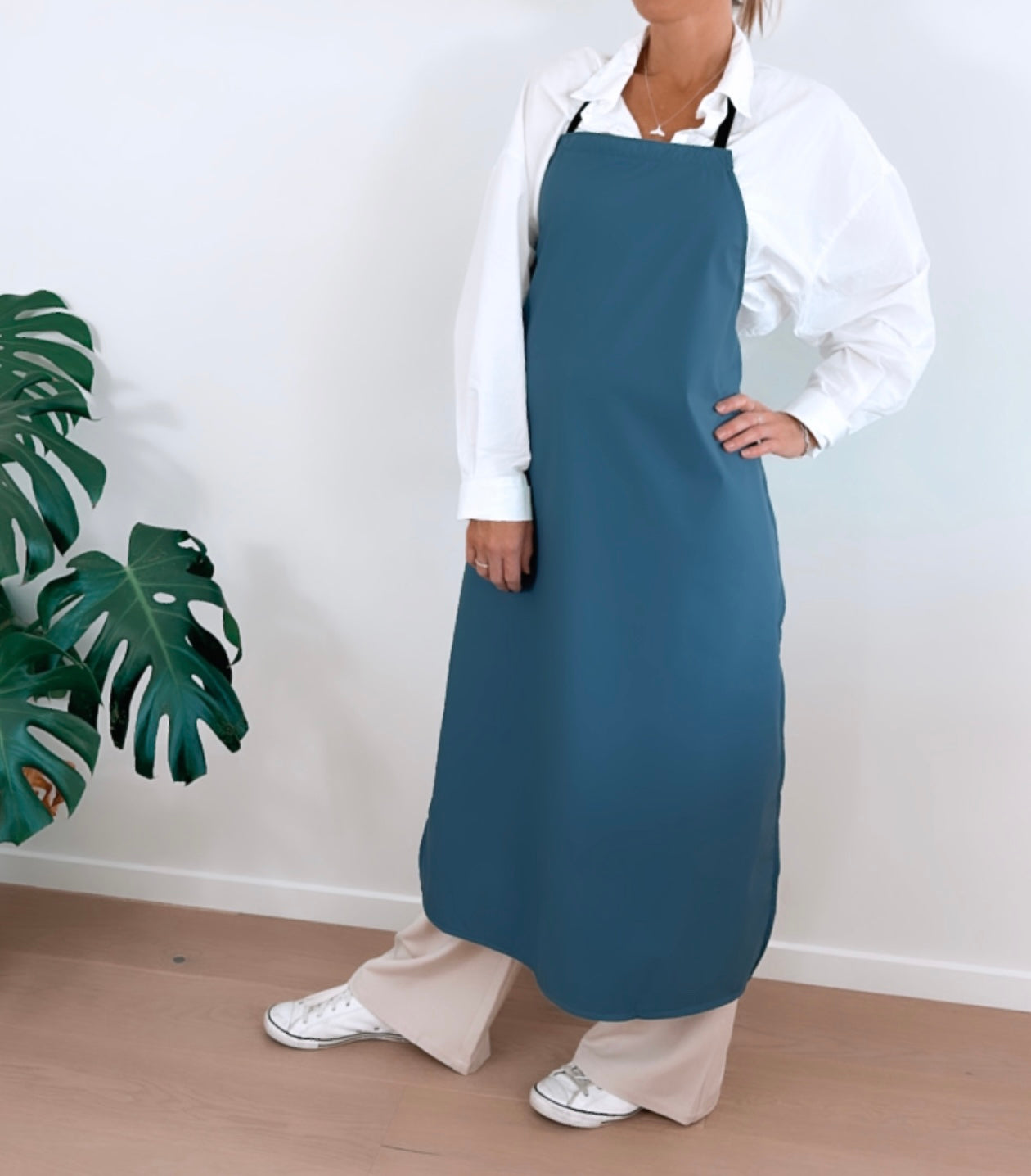 Ultimate MediPlus Long Apron – Premium Reusable Apron for Healthcare, Hospitality, and Food Processing