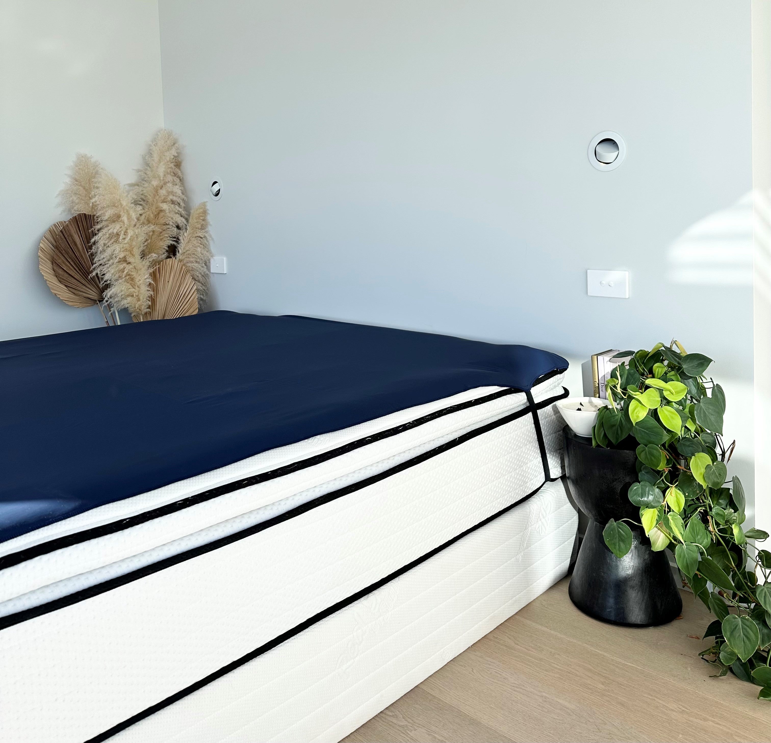 single waterproof mattress protector