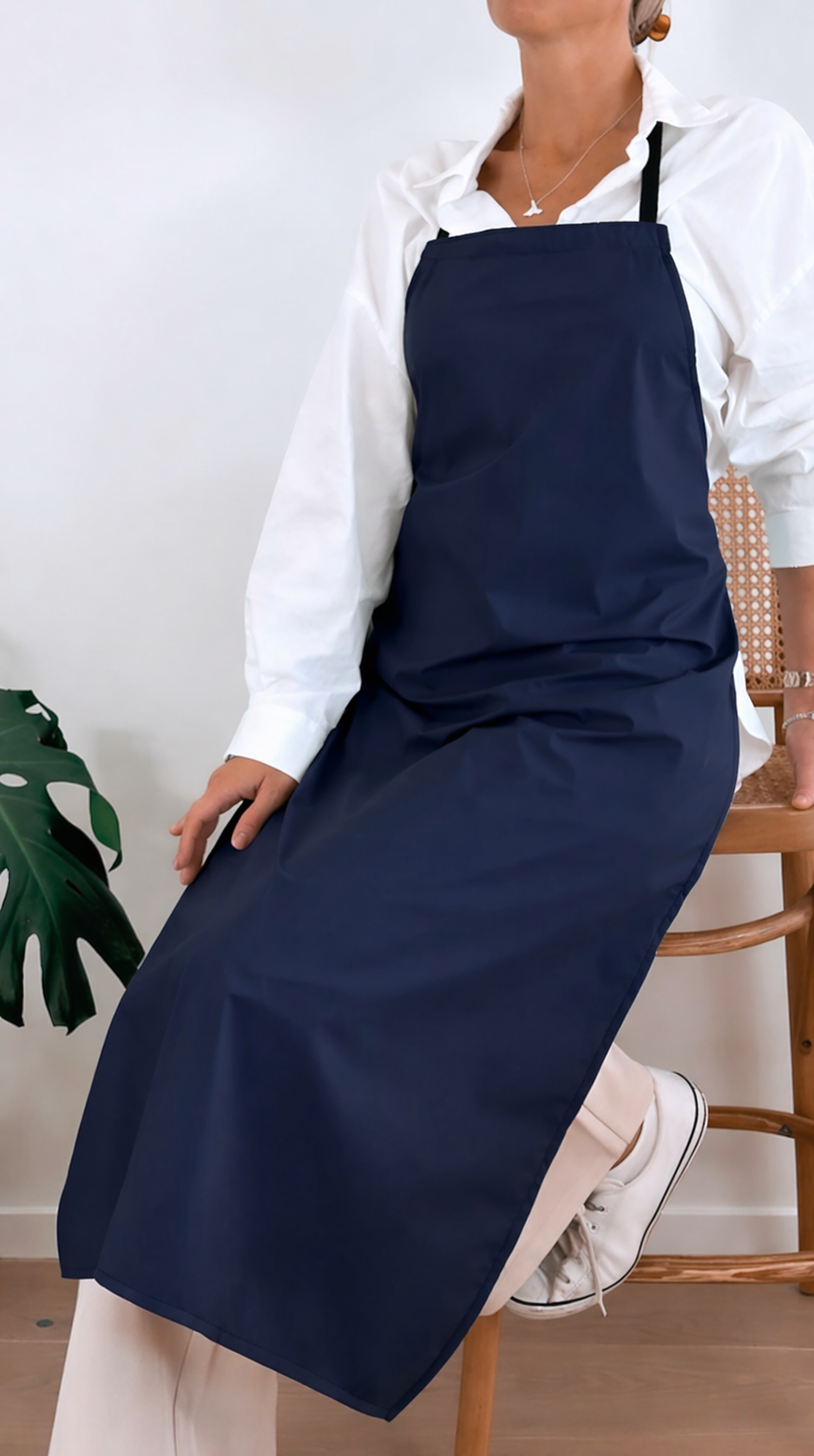 Ultimate MediPlus Long Apron – Premium Reusable Apron for Healthcare, Hospitality, and Food Processing