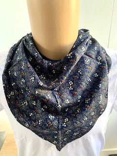 Scarf bib large